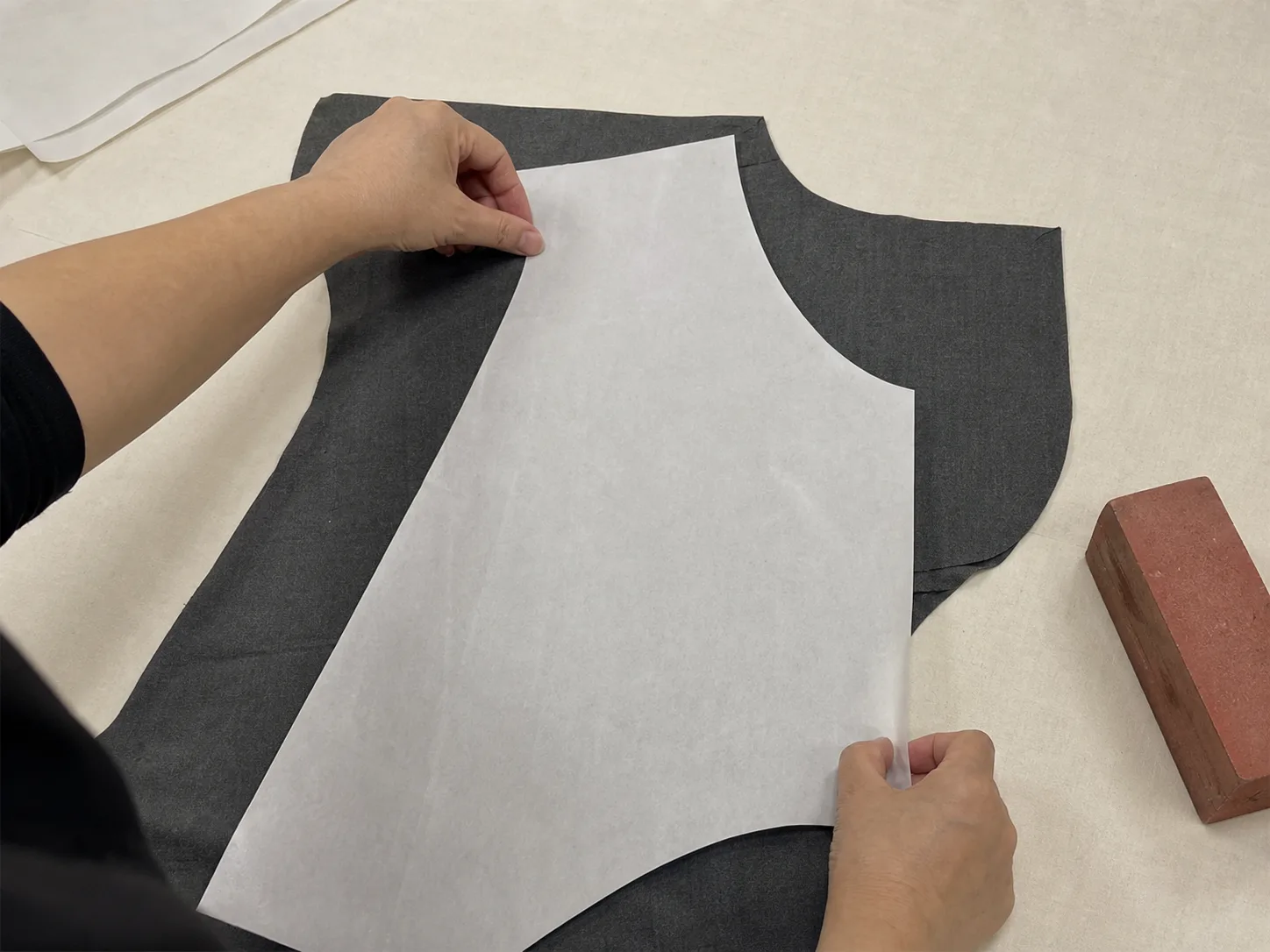 Otras prendas: silhouette and fit