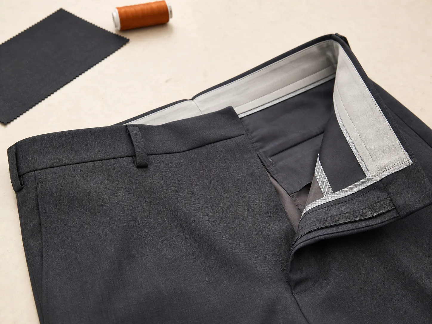 Pantalones: waistband and fly