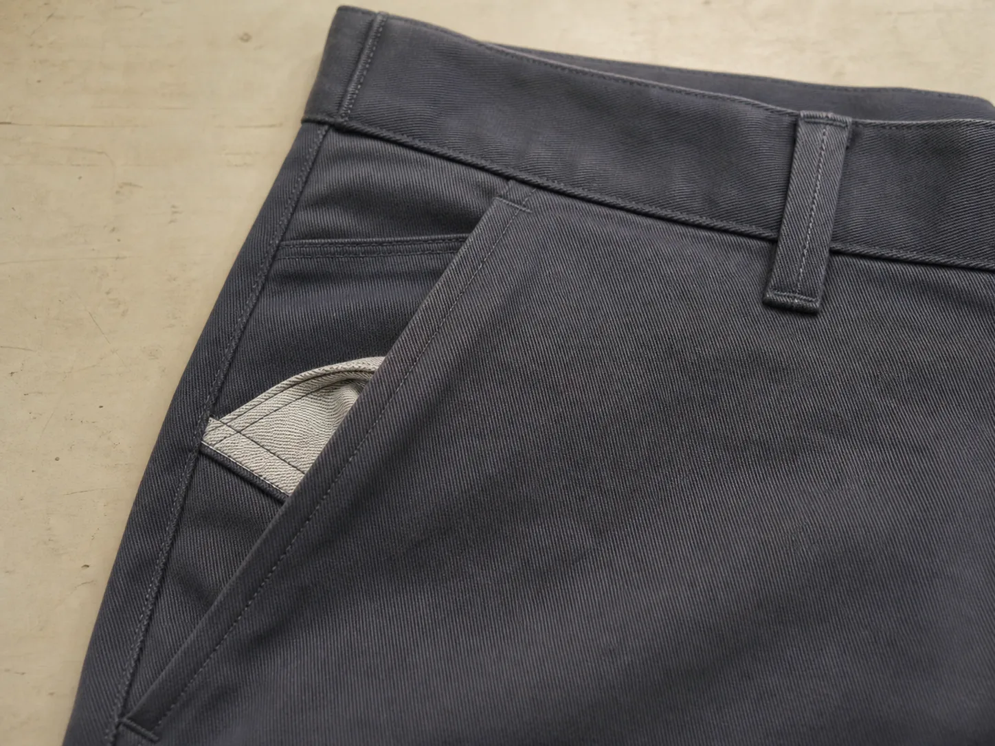 Pantalones: rise and pockets
