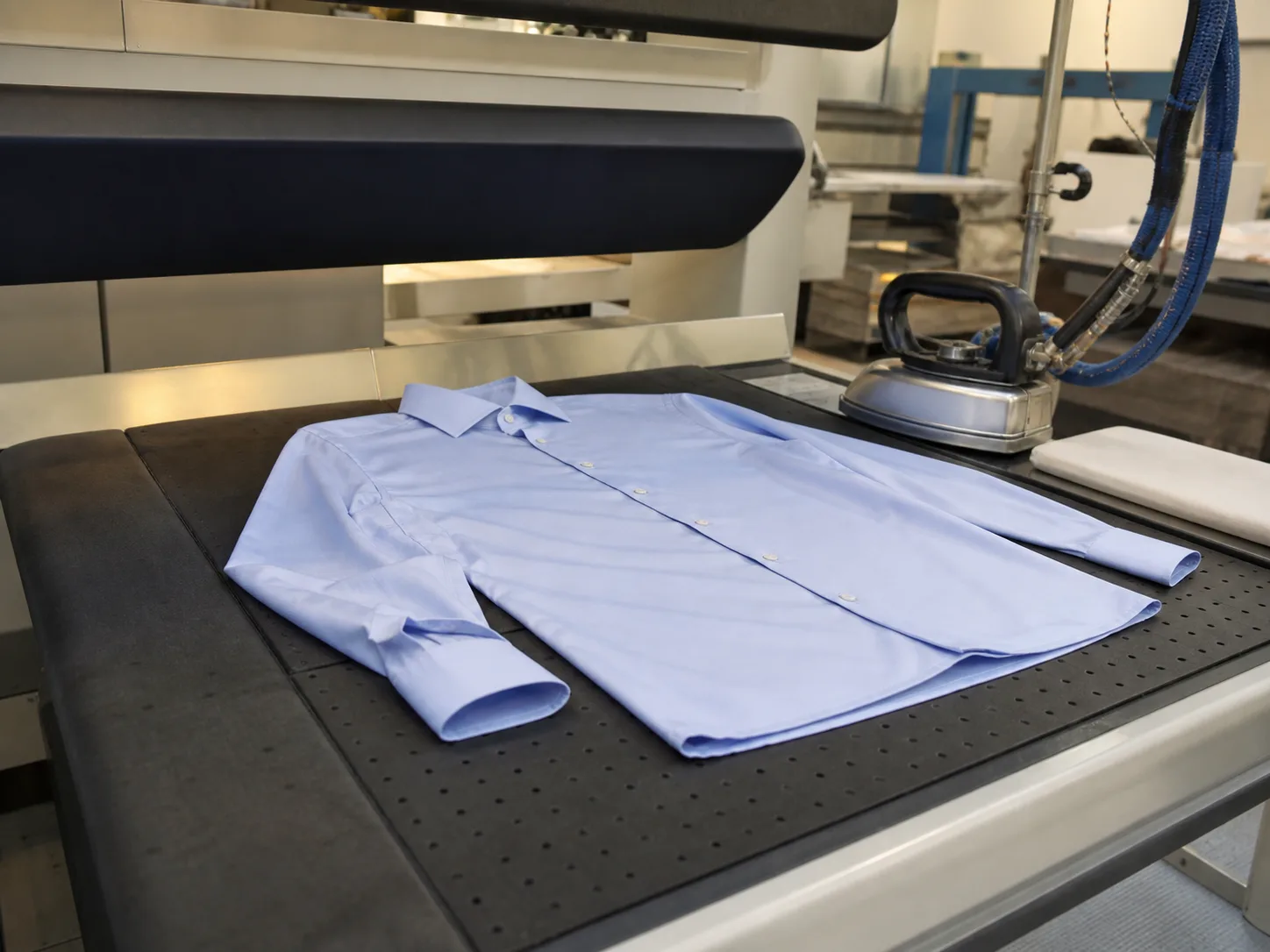Camisas: buttons and pressing